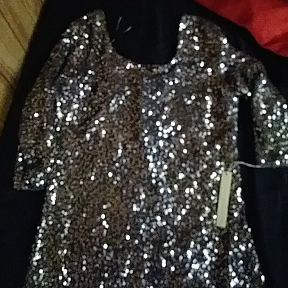 Dress - Picture 2 of 4